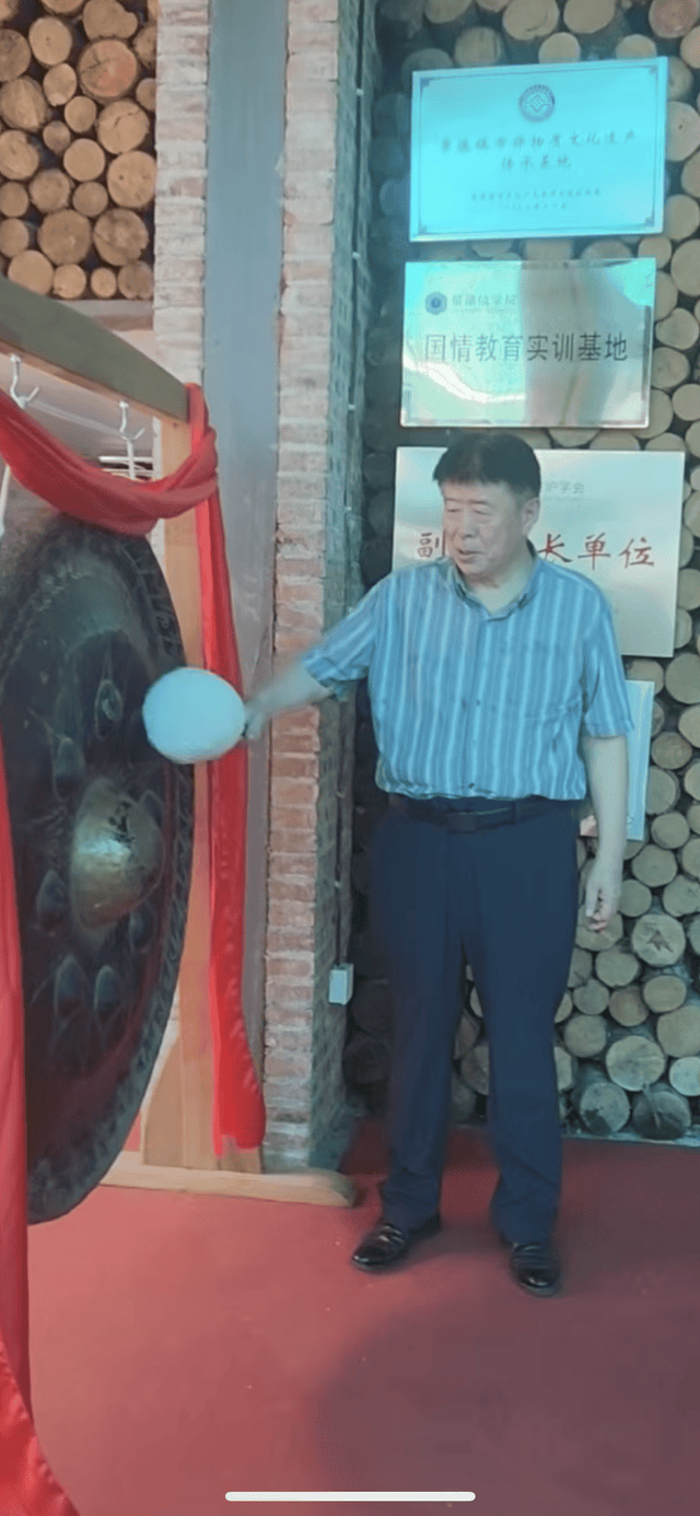 詩意江城：颯然秋風起 伊人著新裘——詩人趙鋼最新詩歌賞