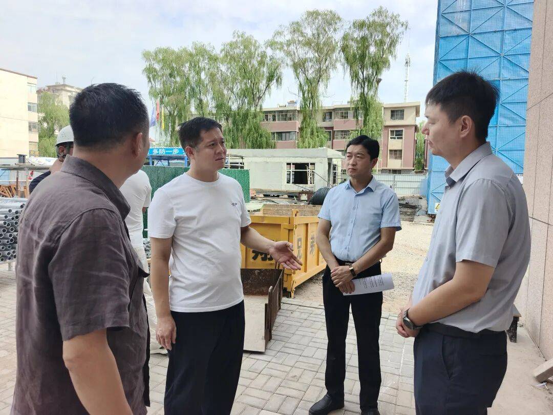 劉磊督導調研全市新能源汽車充電樁佈局及重點專案推進工作
