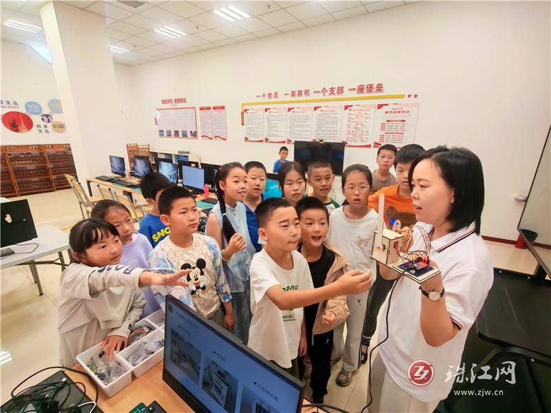 從“玩”中學，做創客小達人——曲靖市科技館“小小創客—垃圾桶的秘密任務”暑假科學探索營完美收官