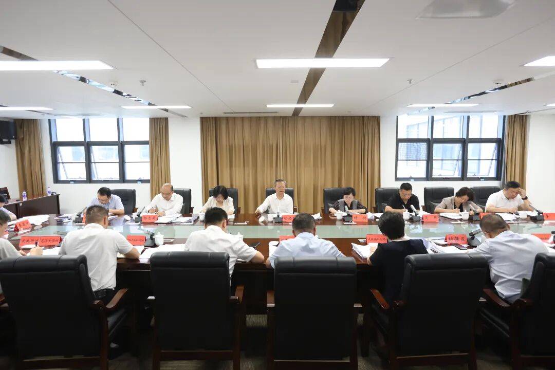 胡忠雄主持召開貴安新區“四個大抓”和“科技創新” 工作專題會