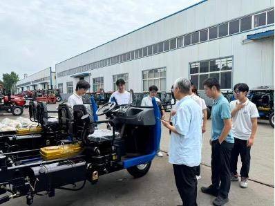 把論文寫在田野車間！聊大12名師生調研農機，拿出8條最佳化建議