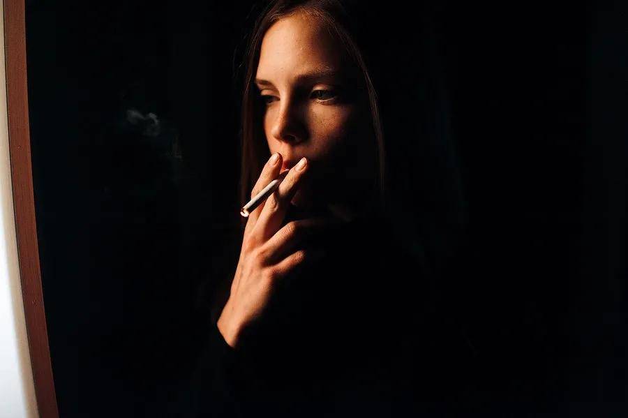 原創情緒暴擊！90後天才攝影師，用憂鬱鏡頭把女性之美拍成詩，每一幀都讓人淪陷！