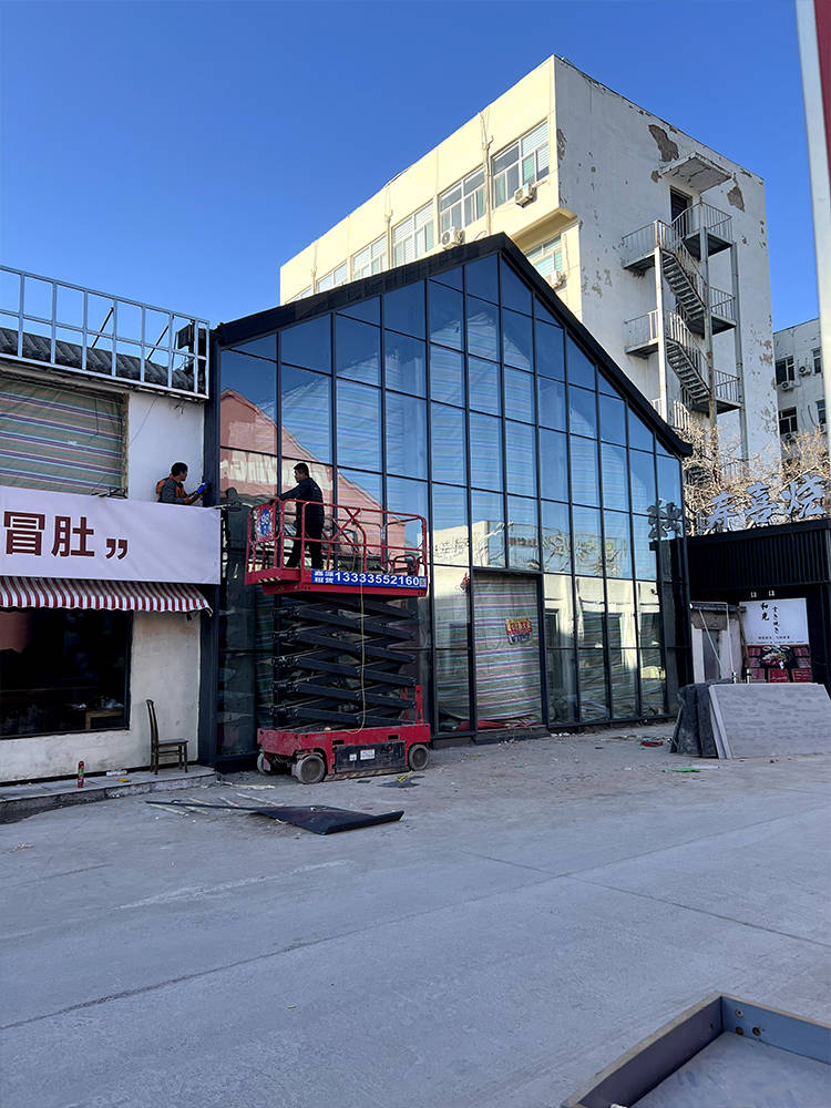 封陽臺門窗定製價格公道，鳳展系統門窗源頭工廠不踩坑
