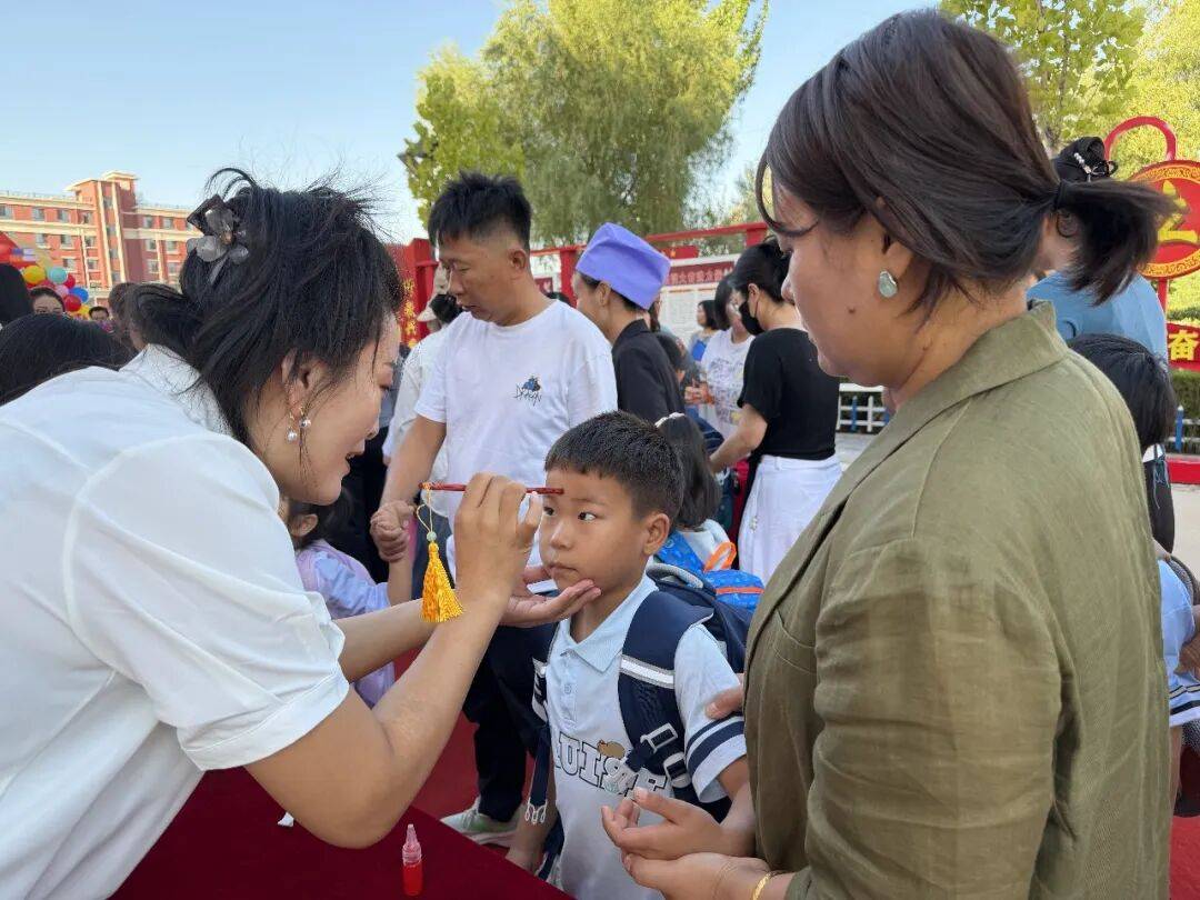萌娃報到！我市多所小學舉行秋季開學典禮暨一年級迎新儀式