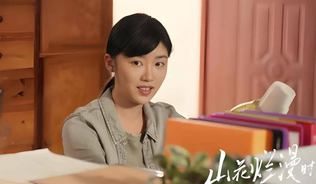 多地小學老師過剩，轉去教初中！我國小學在校生2023年已達峰，小學教師一年減少13.19萬人