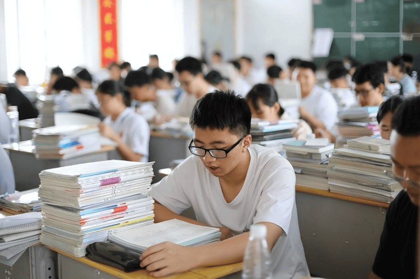原創高考上985是“光環”、考研上985是“鐐銬”？現實挺扎心的