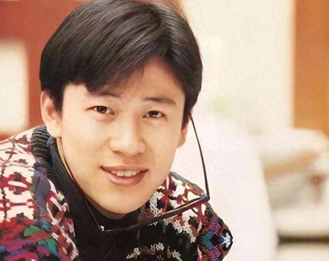 登過14次春晚的歌壇巨星,一處房產曾被法拍,還被傳“住進”養老院