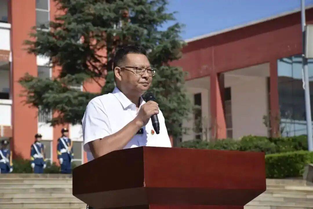 “128條涉師舉報失實率超94%”“很多教師被非教育教學事務壓得喘不過氣”……教育部最新明確