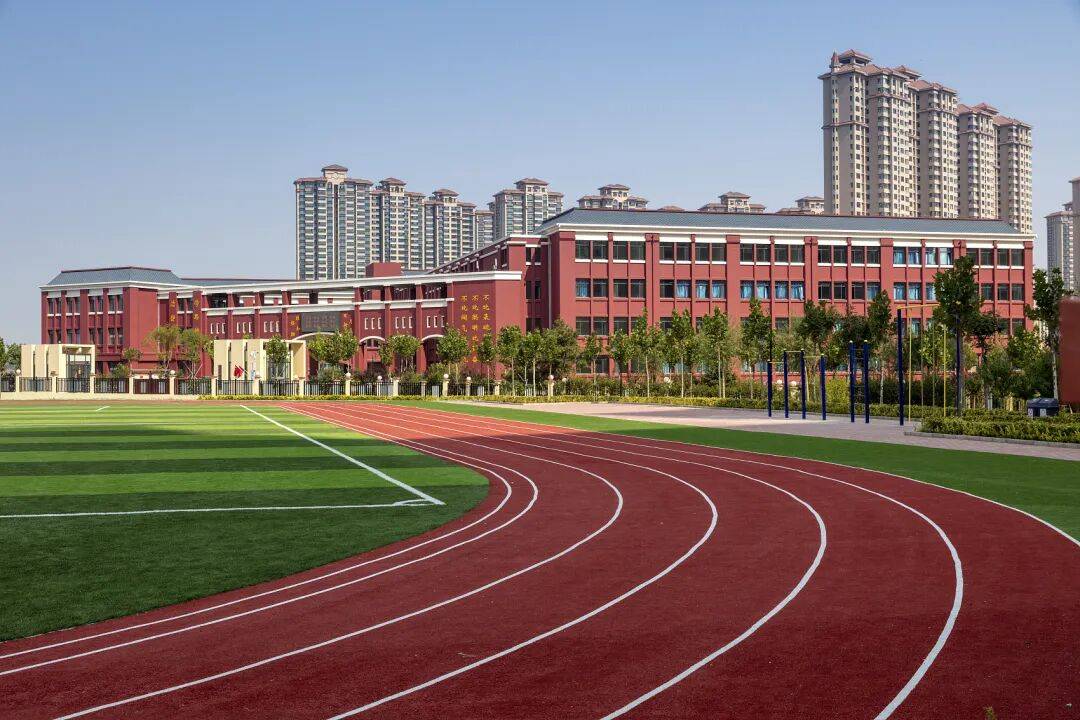 一小學班級群發通知要求家長到校打掃衛生，當地教育局最新回應