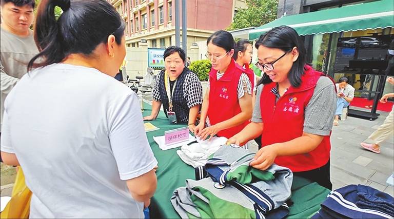 鄭州這所小學校服迴圈18年省錢70萬元