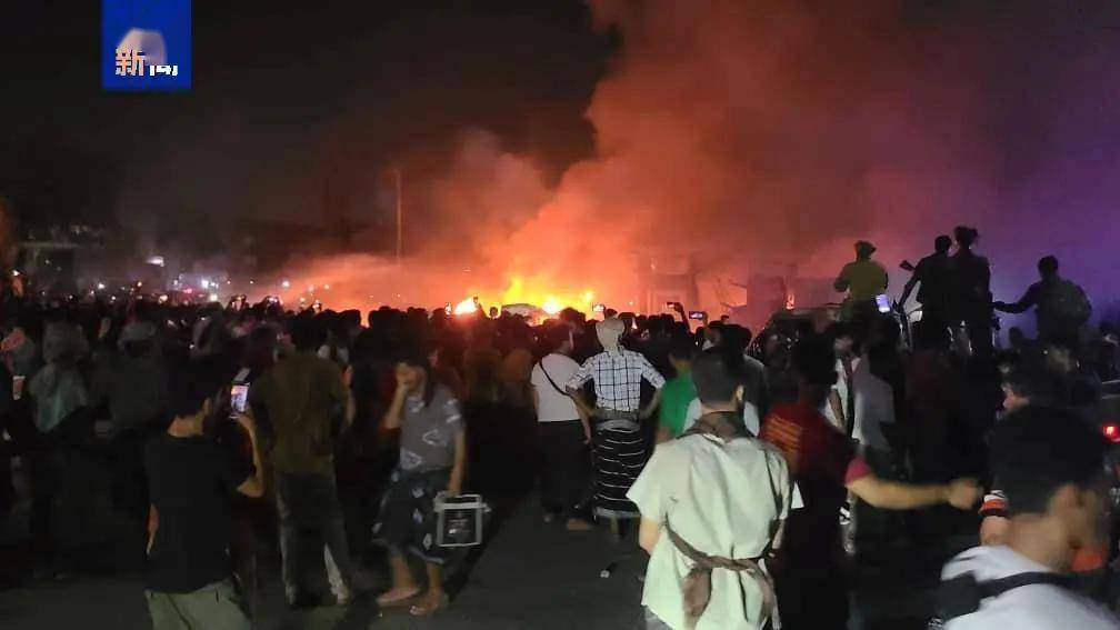 一液化氣站發生爆炸，濃煙沖天！緊鄰中學正在軍訓→