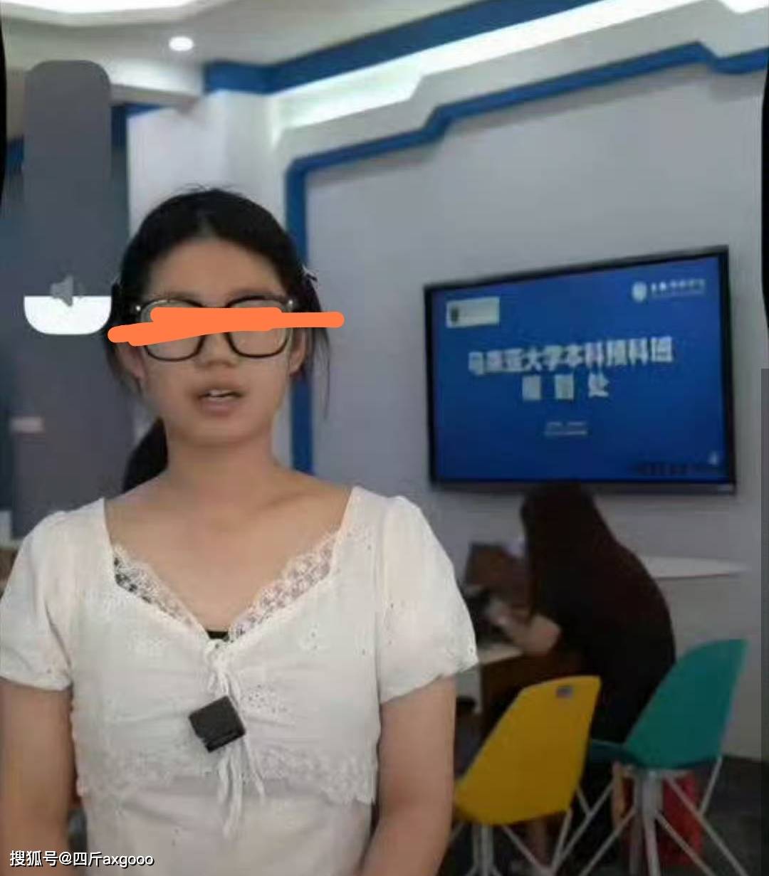 原創“摸臀” 女網紅社死，安徽母校評論區被衝爛，留學夢可能有變數