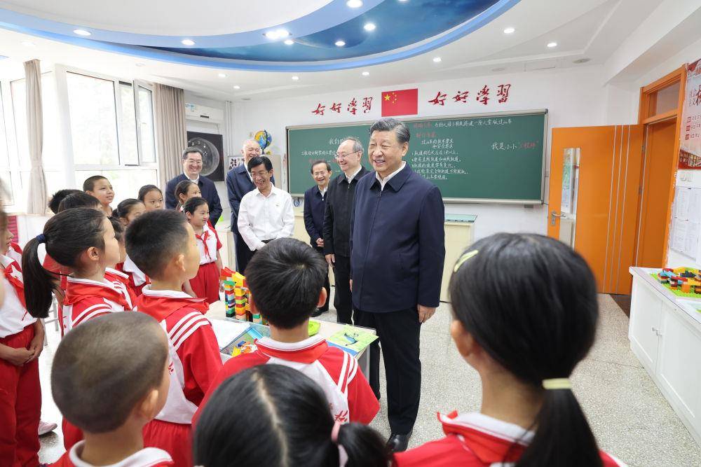 時政微觀察丨科技為翼，放飛少年夢想