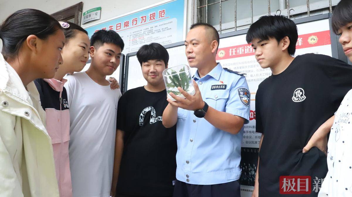 小學看動畫、初中講案例、高中拆套路，襄城公安的禁毒課因材施教