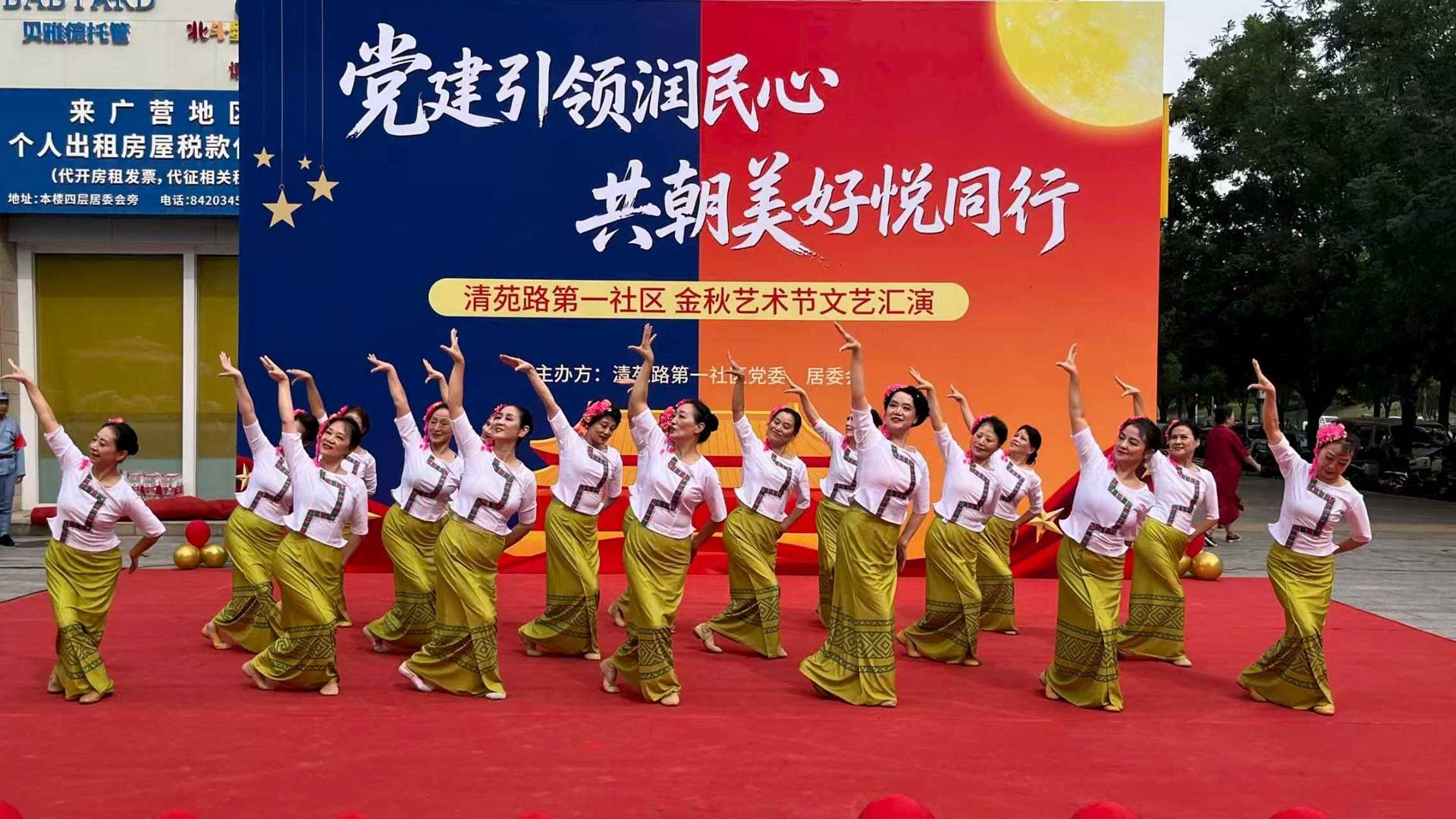 溫暖好鄰居｜從紡織勞模到社羣舞蹈團團長，她帶鄰居老姐妹舞出多彩晚年