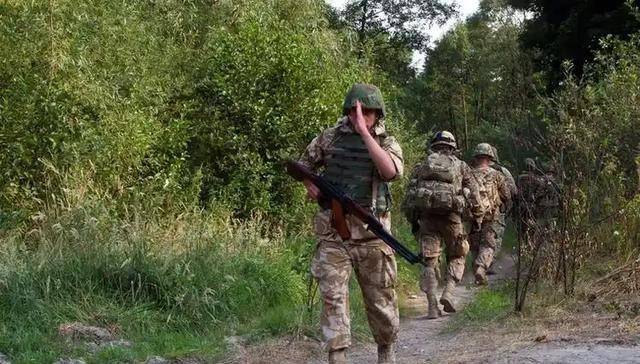 原創220萬逃兵壓垮前線，烏克蘭倒計時徵召女性，英國專家斷言澤連斯基退路已絕