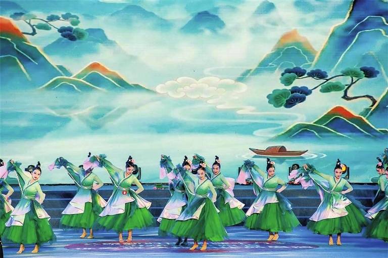 山西太原清徐縣青年舞蹈團舞出家鄉美