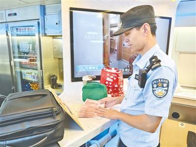 旅客不慎遺失揹包 乘警快速尋回物歸原主