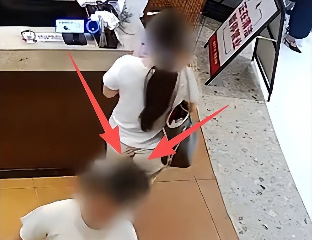 原創摸臀女已徹底社死！賬號被封正臉曝光，過往事主發聲，留學恐無望