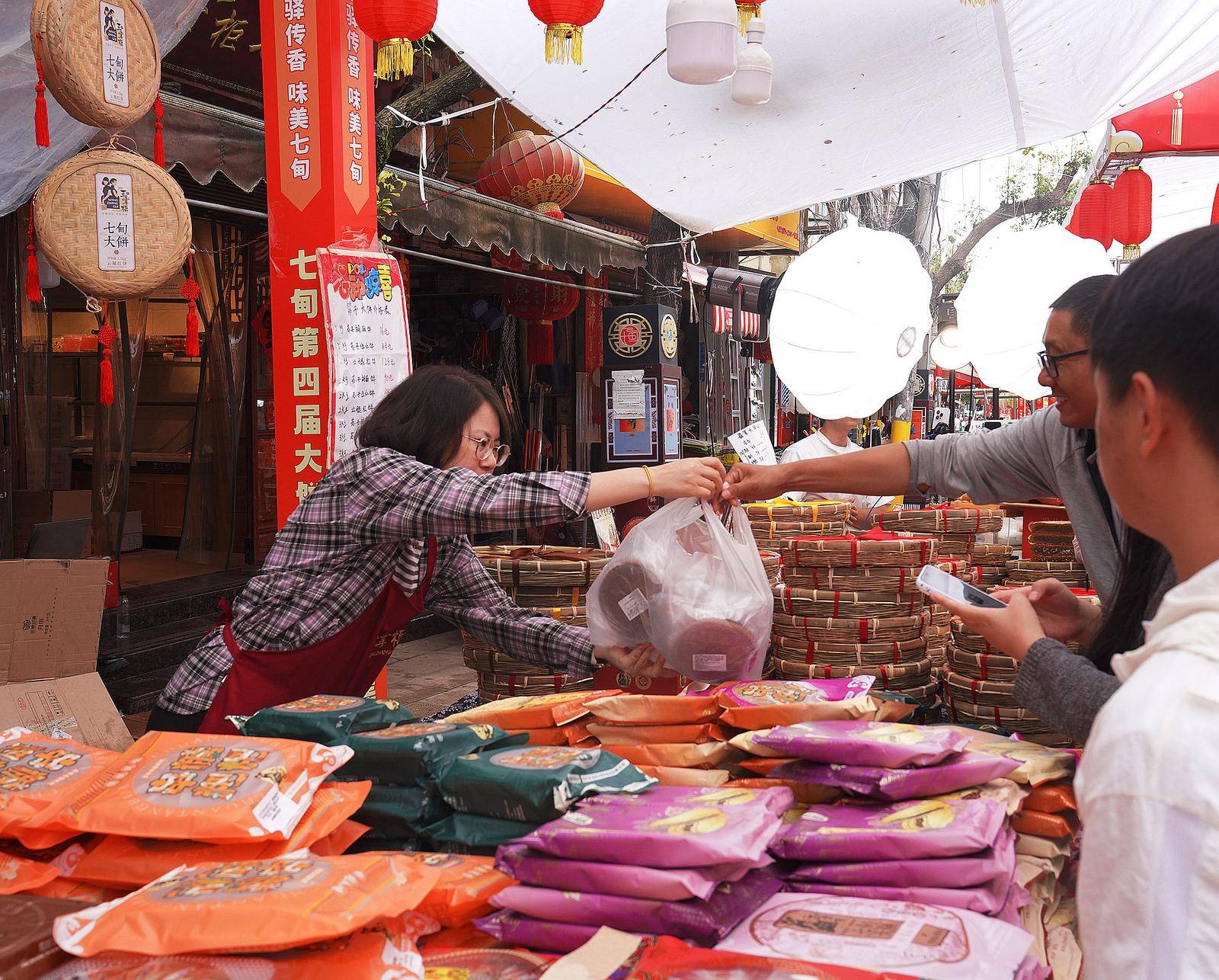 昆明陽宗海七甸街道第四屆“大餅文化·中秋美食節”開幕
