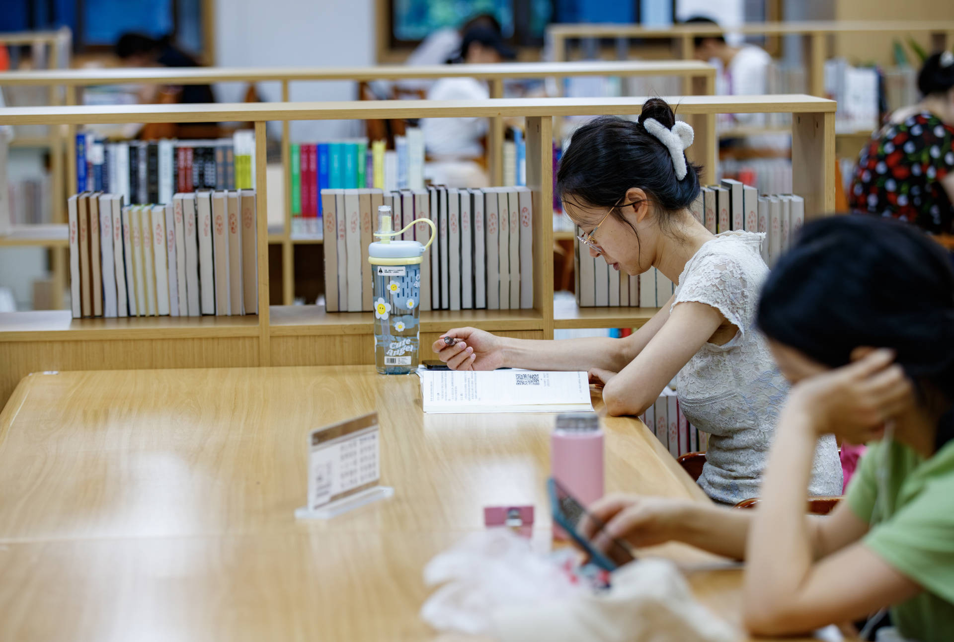 秋韻潤書香 成都圖書館老館鬧市聚人氣