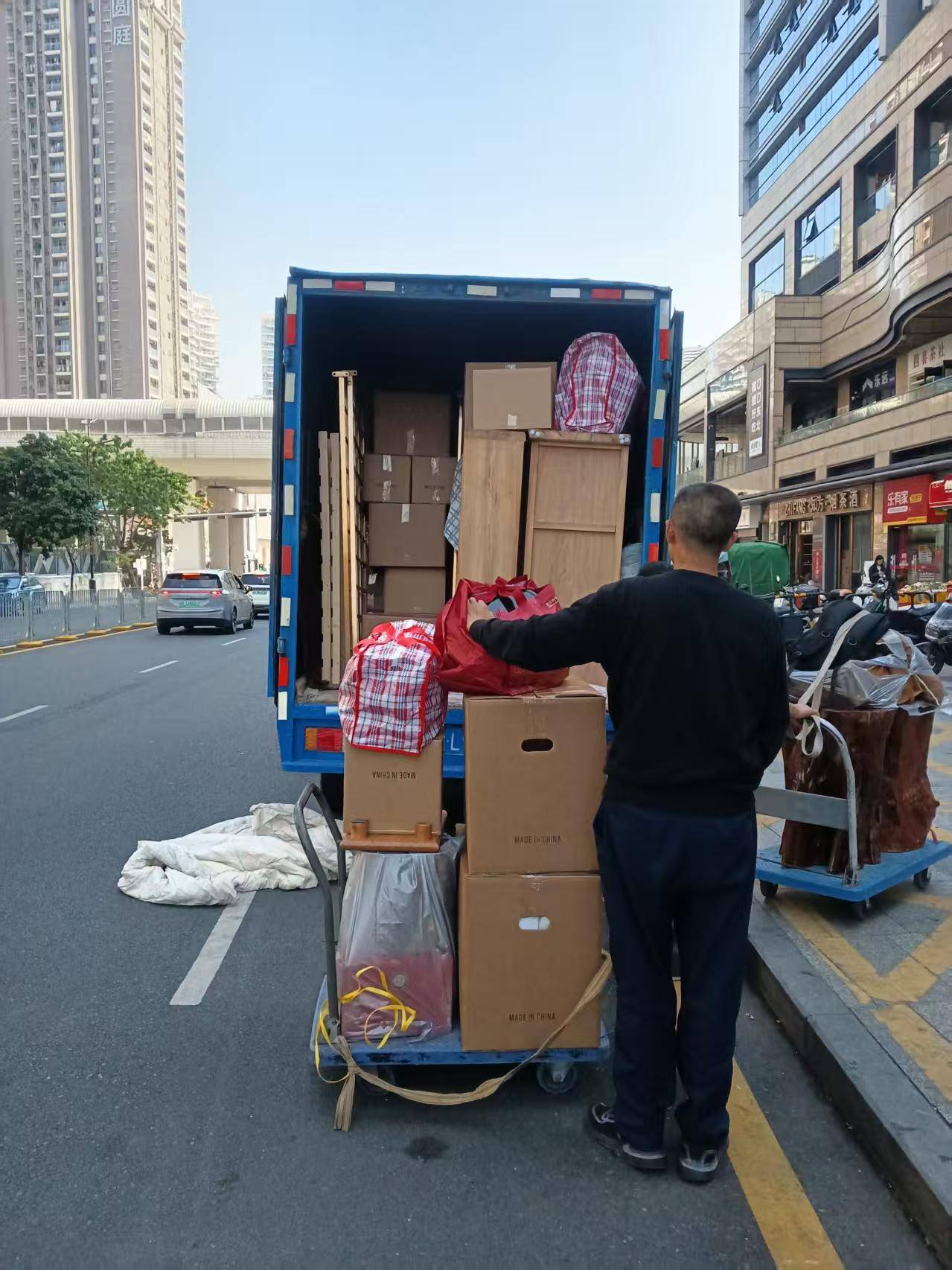 龍華搬家公司推薦：深圳龍華搬家怎麼選？企業員工 + 居民搬家全攻略