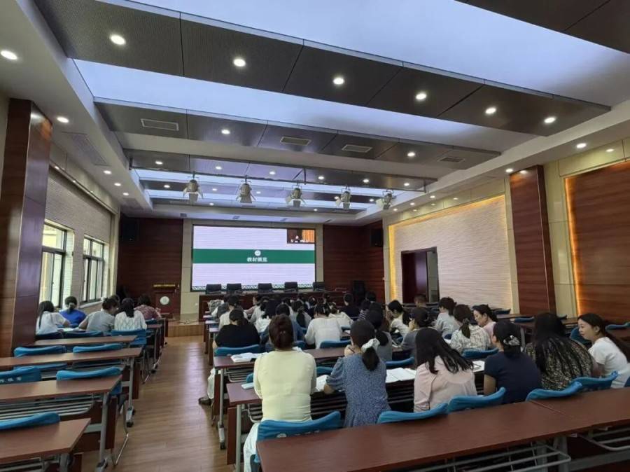 合肥市南門小學湖畔花園分校開展統編小學語文修訂教材專題培訓