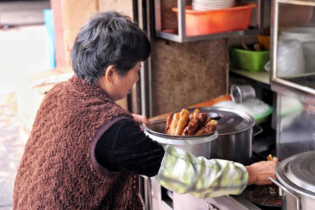 這10家讓人慾罷不能的“阿姨美食”，竟然撐起了廈門美食江湖的半邊天！
