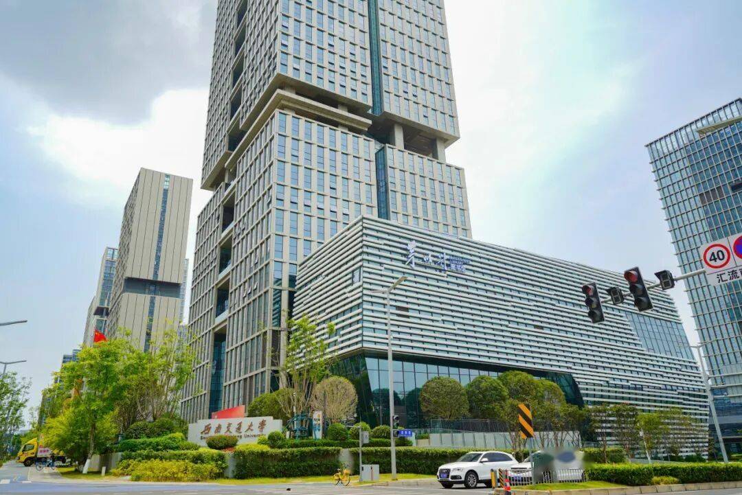 成都首個！這所大學迎來首屆新生！