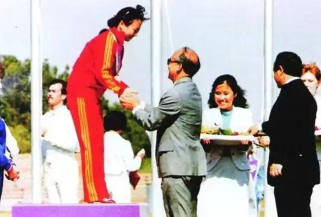原創吳小旋：中國第一位女奧運冠軍，留學後離開祖國，舉家搬遷美國