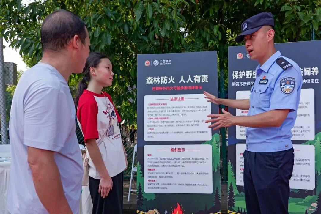 七大警種出動 為大學新生送上安全“大禮包”