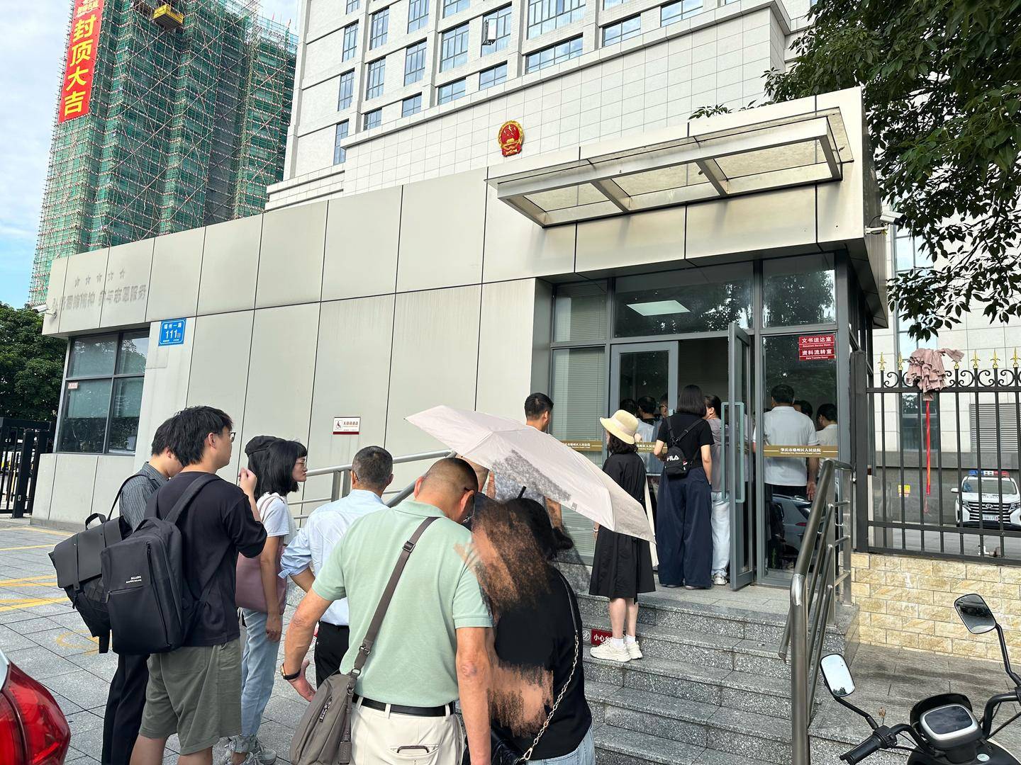 交友App被控借女主播詐騙3.2億：15人因詐騙罪被起訴，有寶媽虛構“單身離異美容院老闆”人設
