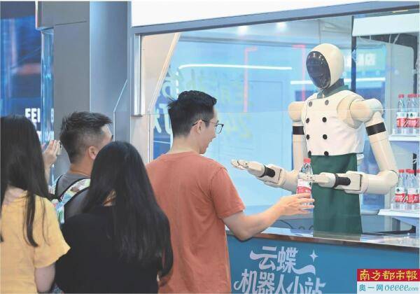 遞咖啡理貨架清掃作業齊上演 機器人告別概念走向現實生產力