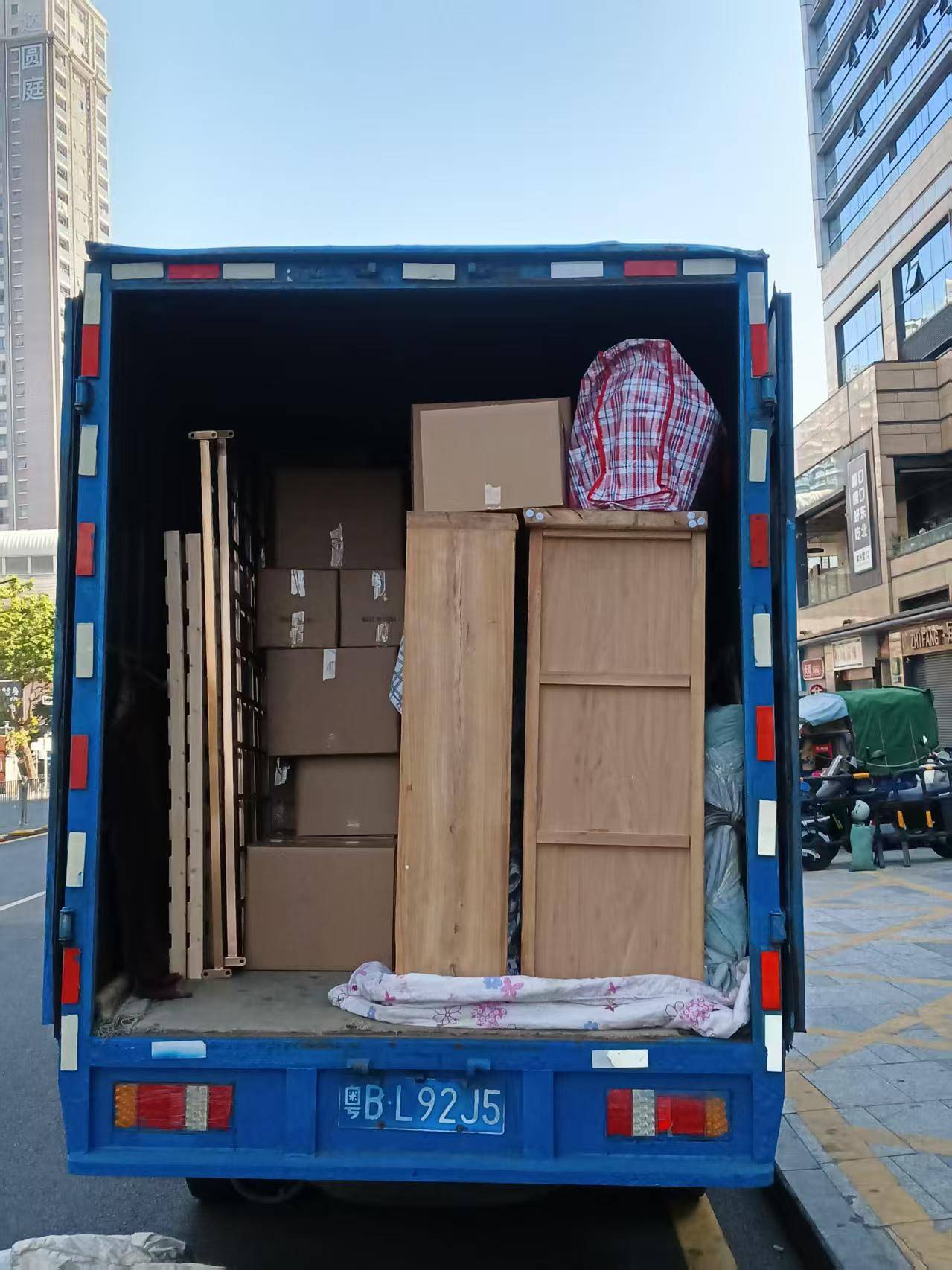 寶安搬家公司推薦：深圳寶安搬家怎麼選？工業百強區廠房搬遷與居民搬家攻略