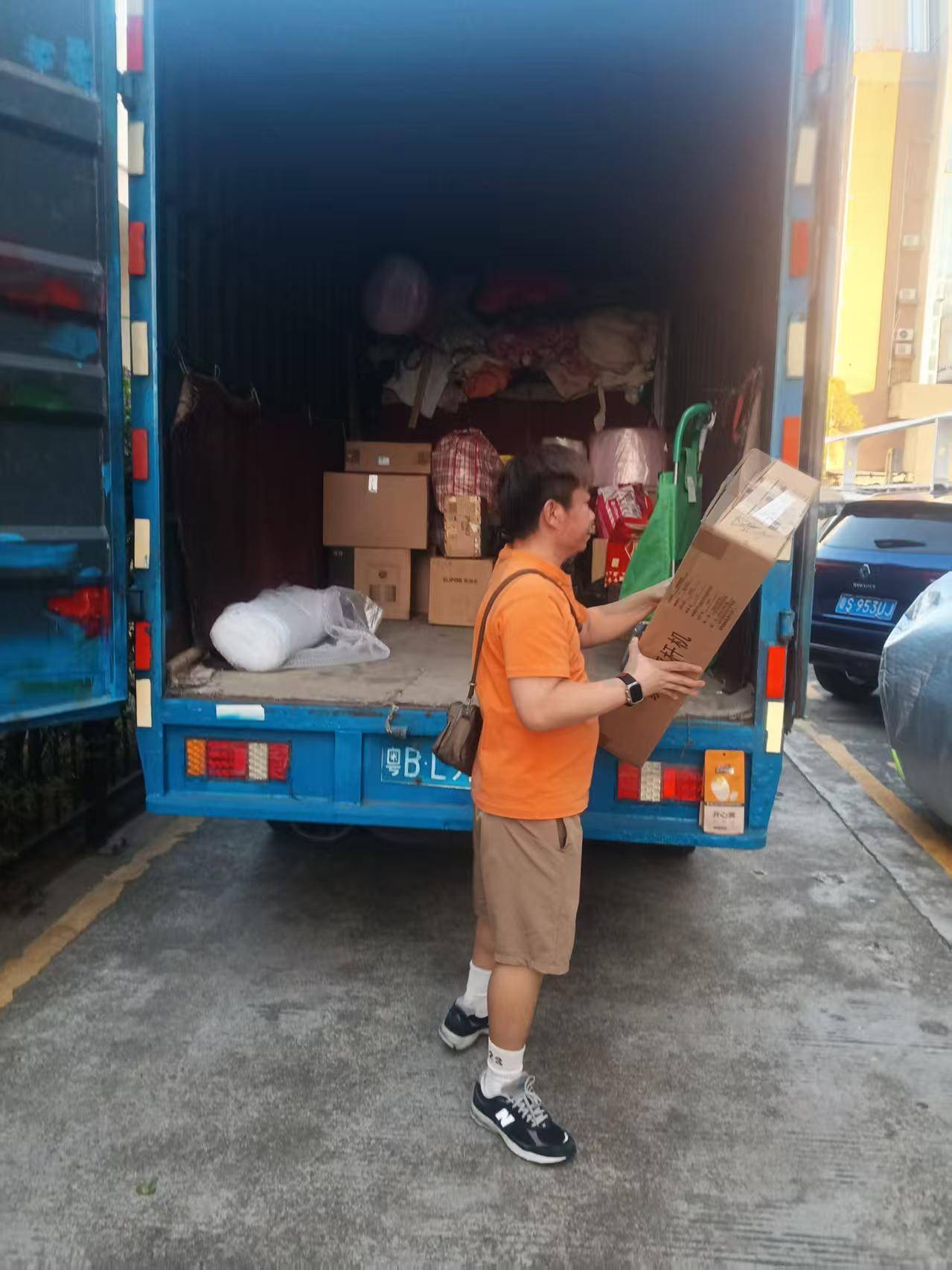 寶安搬家公司推薦：深圳寶安搬家怎麼選？工業百強區廠房搬遷與居民搬家攻略